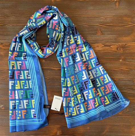 foulard carré fendi